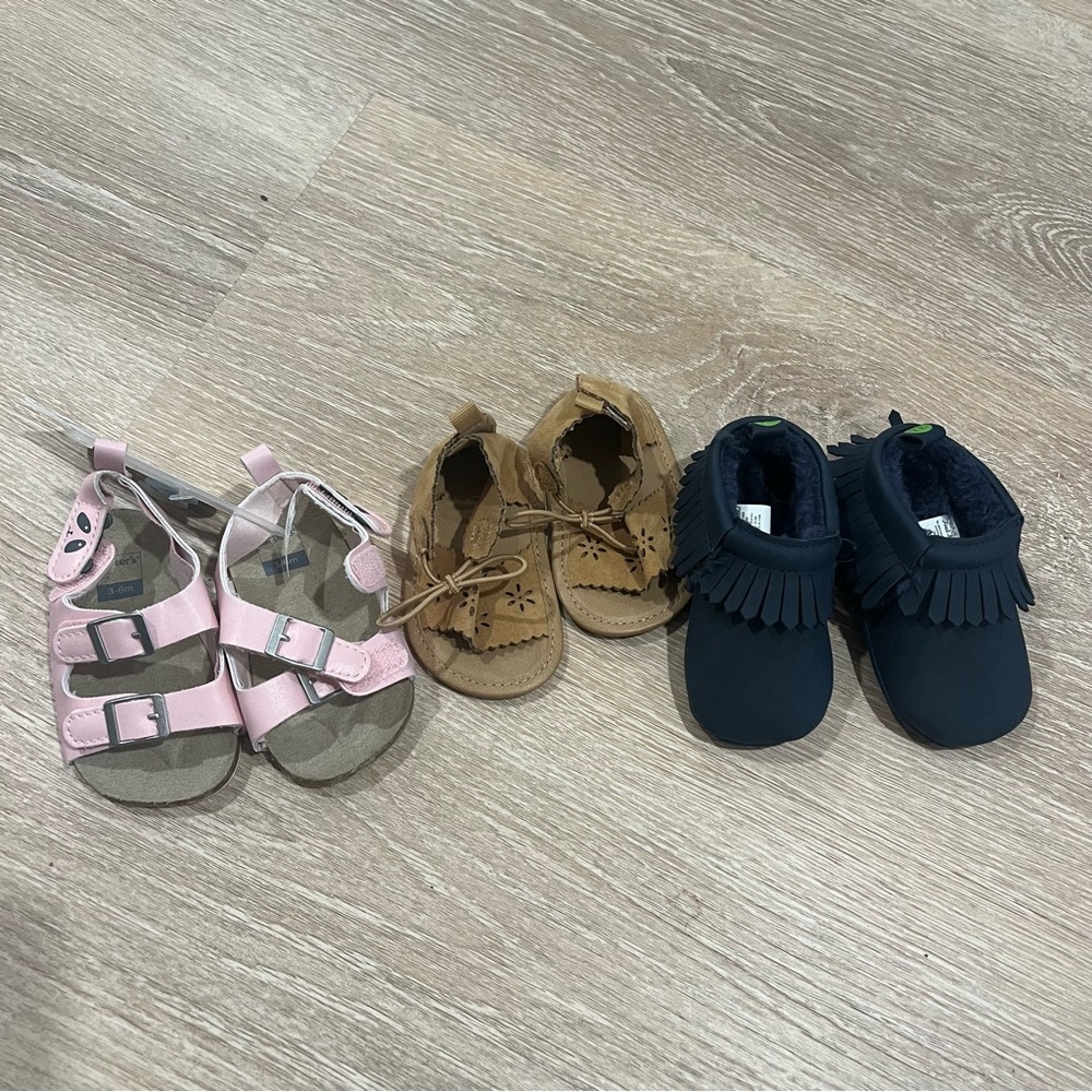 Bundle of baby girl sandals shoes 3-6 months / 6-9 months
